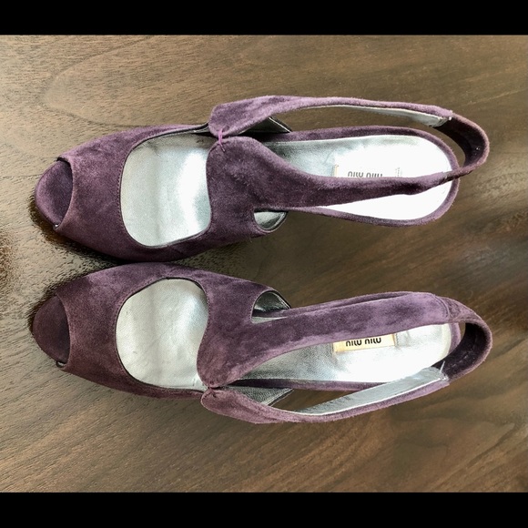 Size 6 1/2 Miu Miu in a Rich Purple Suede. - Picture 9 of 9